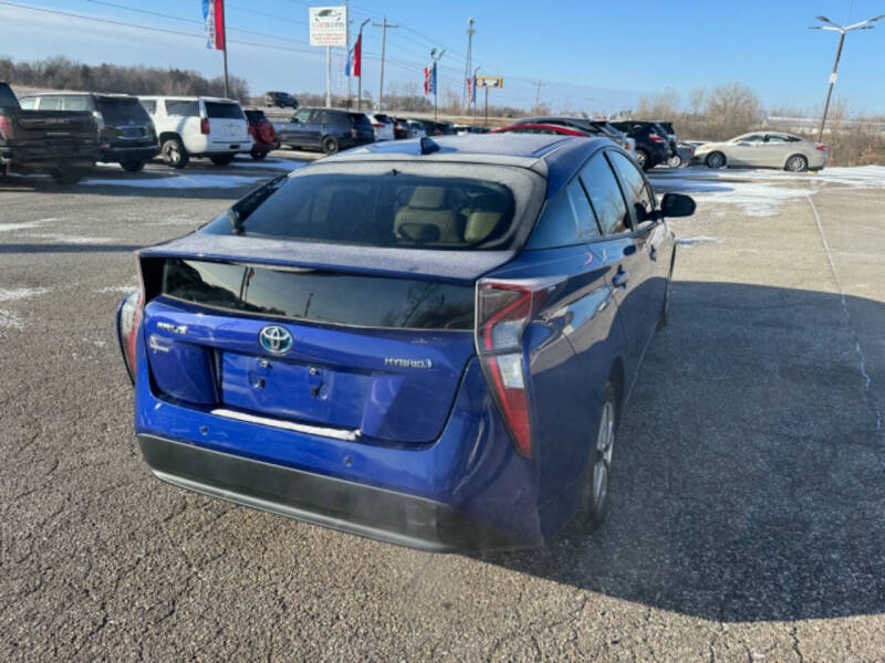 2017 Toyota Prius Three photo 8