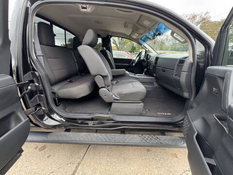 2012 Nissan Titan SV