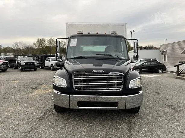 2009 Freightliner M2 106