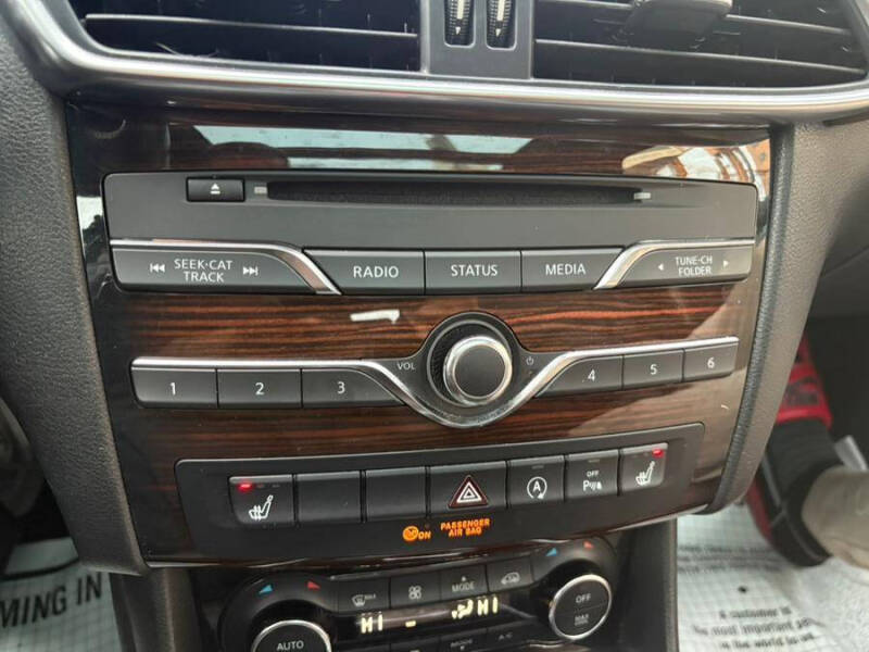 2017 Infiniti QX30 Premium