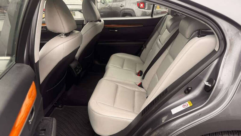 2015 Lexus ES 300h