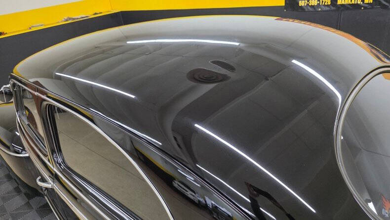 1942 Ford Super Deluxe