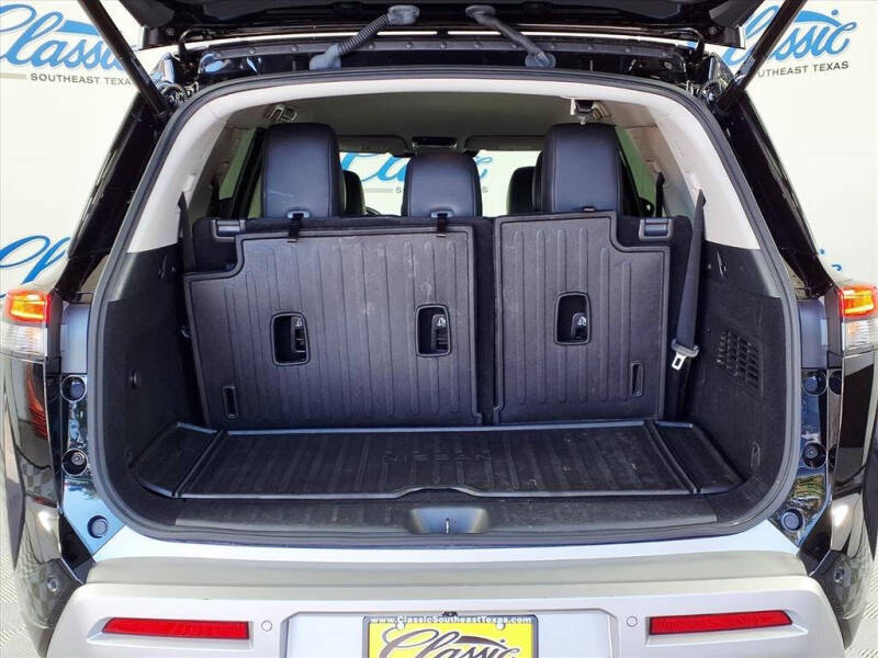 2023 Nissan Pathfinder SL