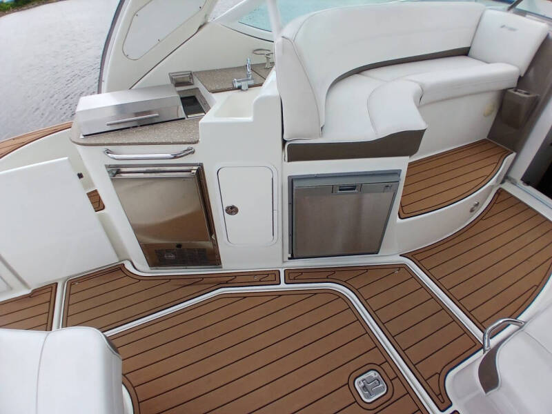 2012 Cruisers Yachts 380 Express