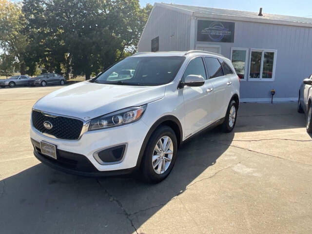 2016 Kia Sorento for sale at Auto Connection in Waterloo, IA