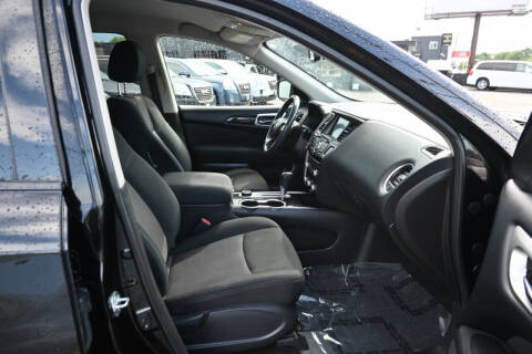 2017 Nissan Pathfinder SV