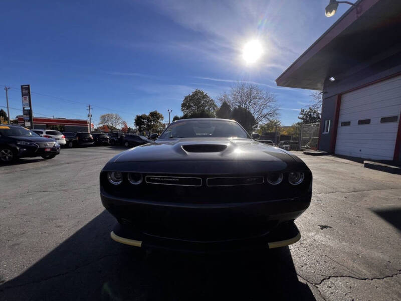 2022 Dodge Challenger GT photo 4