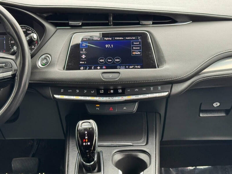 2023 Cadillac XT4 Premium Luxury