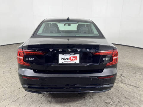 2024 Volvo S60 B5 Plus Dark Theme