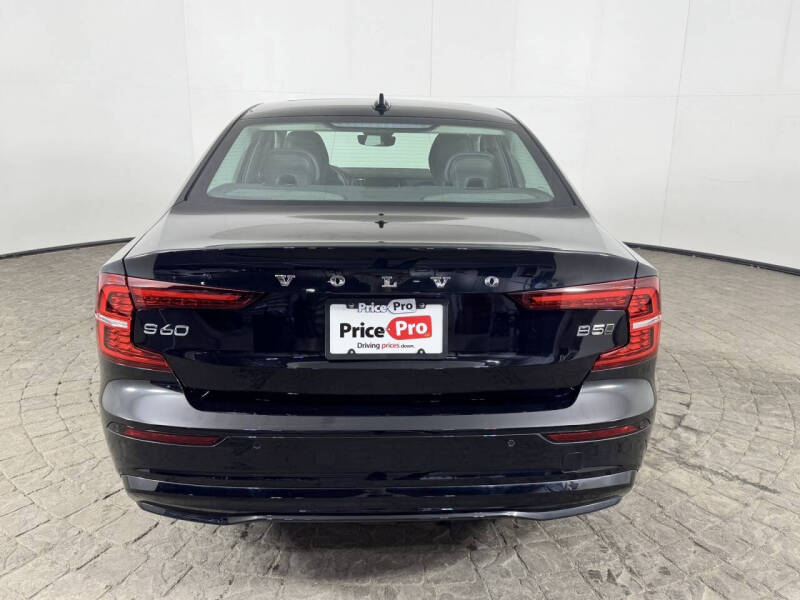 2024 Volvo S60 B5 Plus Dark Theme