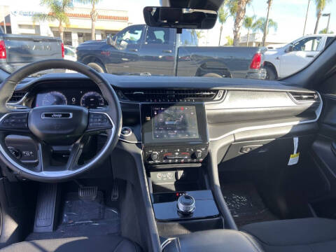 2025 Jeep Grand Cherokee L Laredo