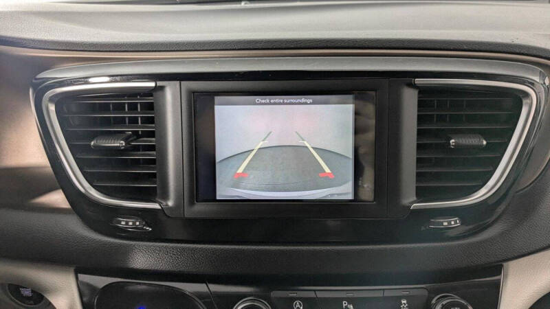 2020 Chrysler Voyager LX