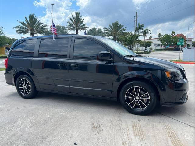 2016 DODGE Grand Caravan Minivan - $9,897