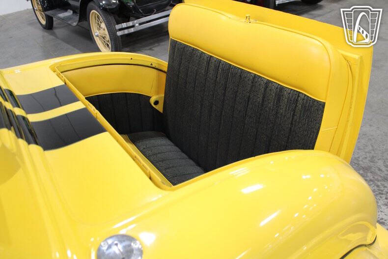 1933 Plymouth 5 Window