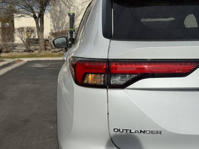 2025 Mitsubishi Outlander PHEV SE