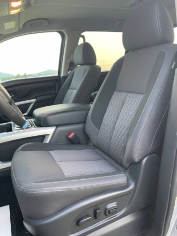 2021 Nissan Titan SV