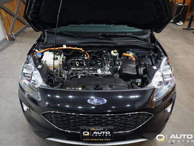 2022 Ford Escape Hybrid Titanium