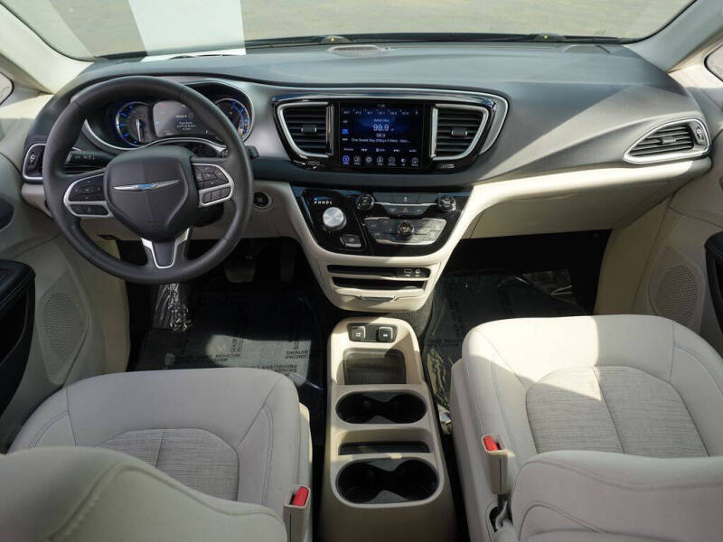 2017 Chrysler Pacifica Hybrid Touring Plus