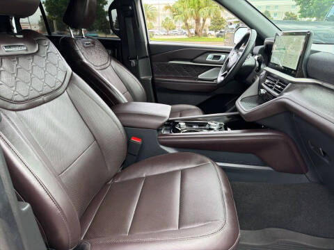 2025 Ford Explorer Platinum