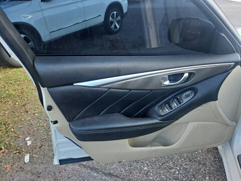 2015 Infiniti Q50 Premium