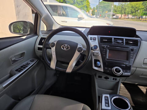 2014 Toyota Prius v Five
