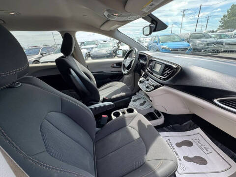 2017 Chrysler Pacifica LX