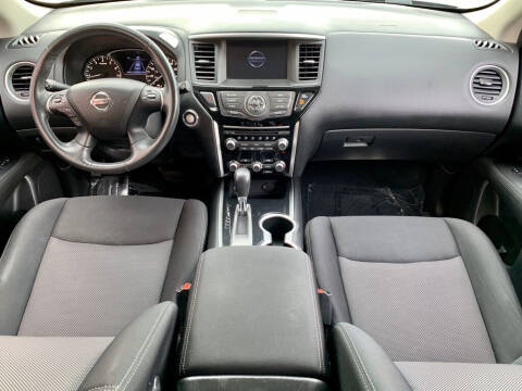 2017 Nissan Pathfinder SV