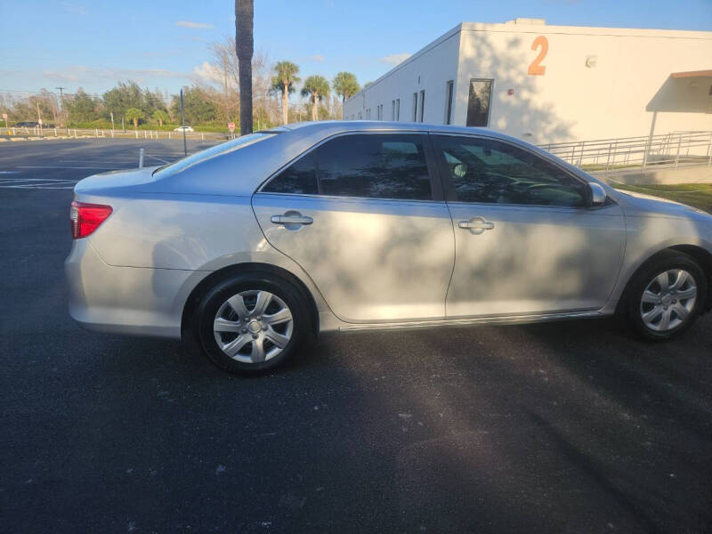 2012 Toyota Camry LE photo 15