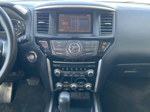 2016 Nissan Pathfinder SV