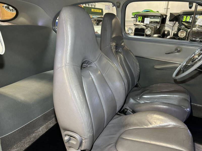 1947 Ford Super Deluxe