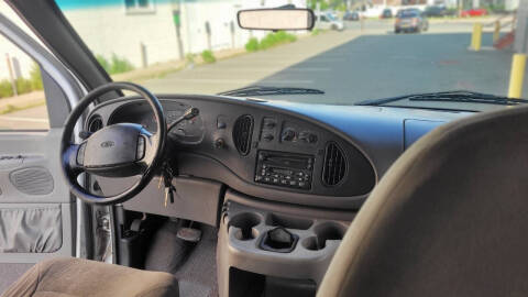 2000 Ford E-150 Chateau
