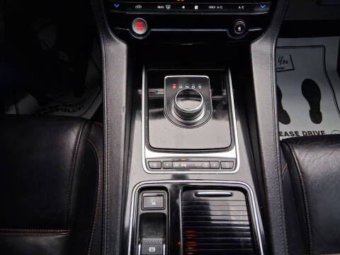 2019 Jaguar F-PACE 30t Prestige