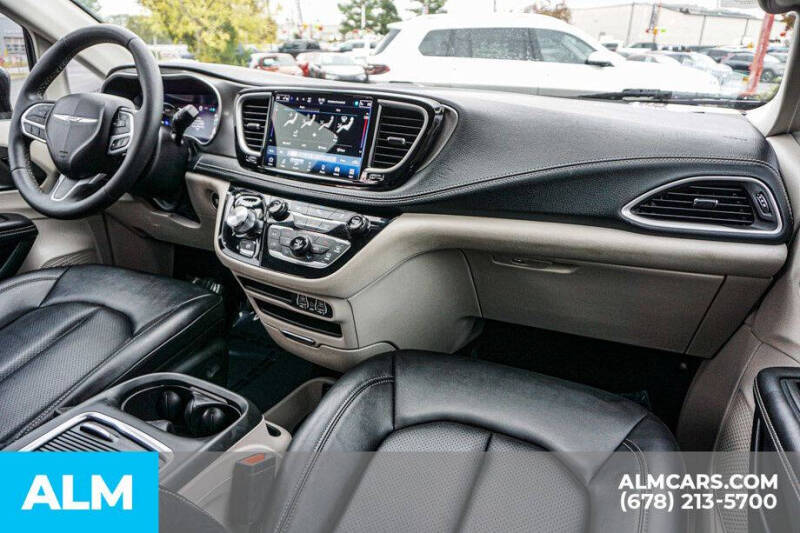 2024 Chrysler Pacifica Plug-In Hybrid Select