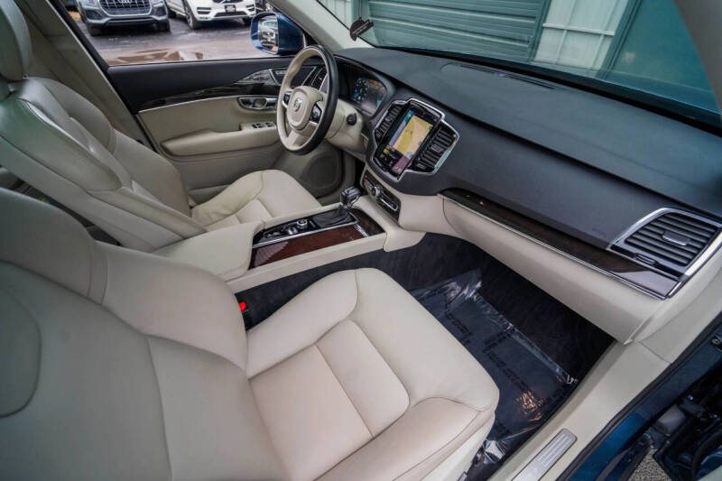 2018 Volvo XC90 T6 Momentum