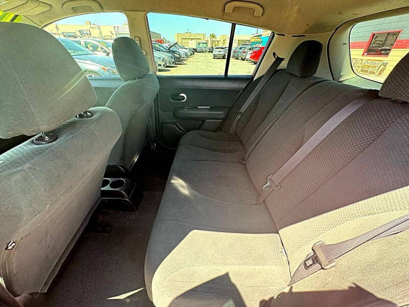 2012 Nissan Versa 1.8 S