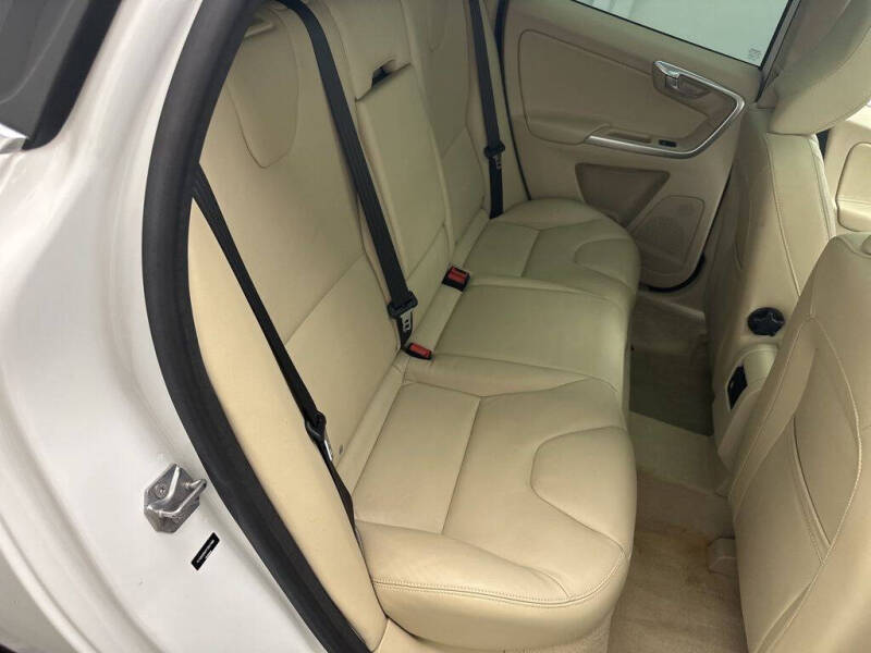 2015 Volvo XC60 T6 Platinum