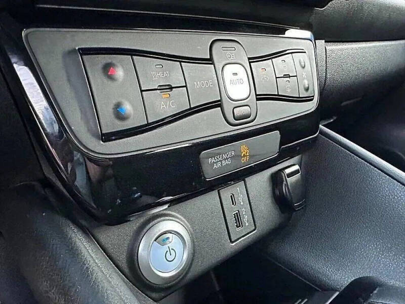 2020 Nissan LEAF SV