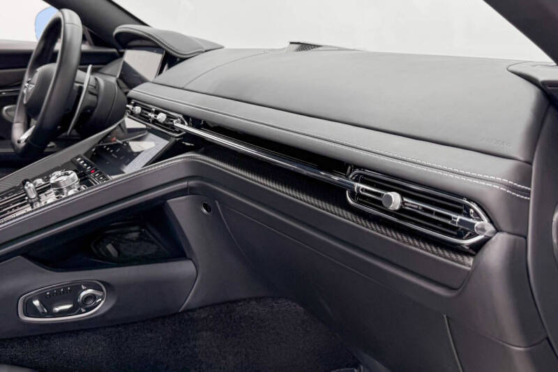 2024 Aston Martin DB12 V8