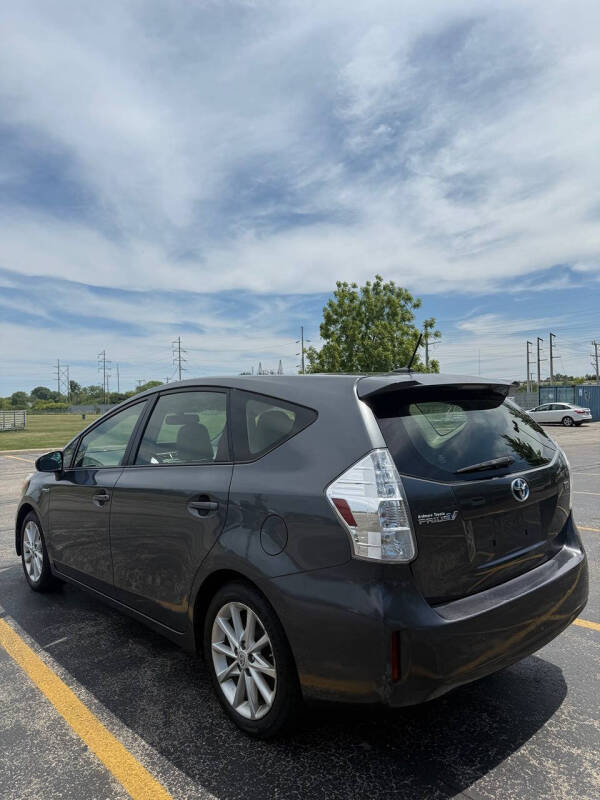 2012 Toyota Prius v Five