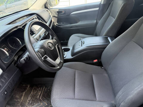 2018 Toyota Highlander LE