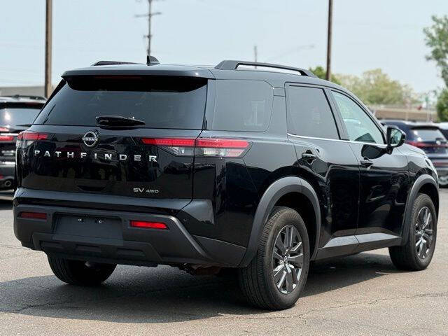 2022 Nissan Pathfinder SV