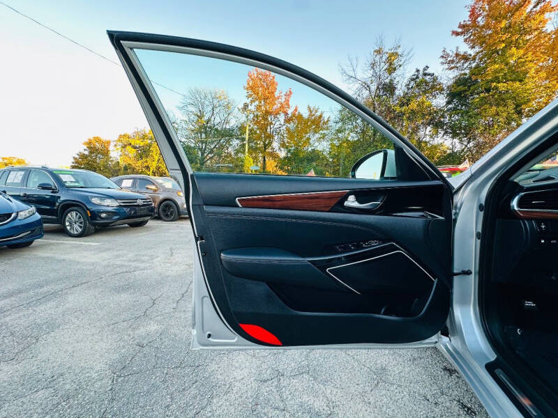 2018 Kia Cadenza Premium