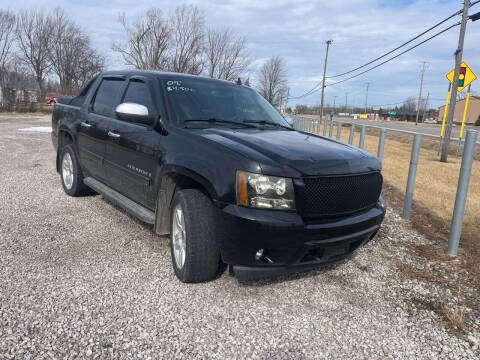 2008 Chevrolet Avalanche for sale at HEDGES USED CARS in Carleton MI