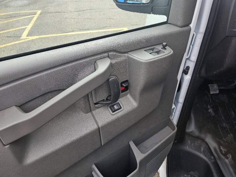 2025 Chevrolet Express 2500