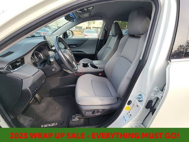 2022 Toyota Venza LE