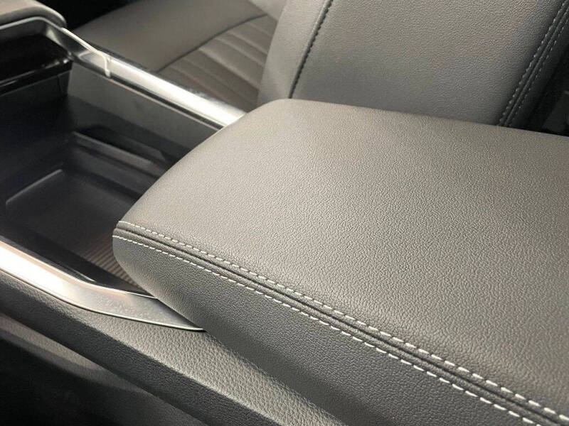 2022 Audi e-tron quattro Premium Plus