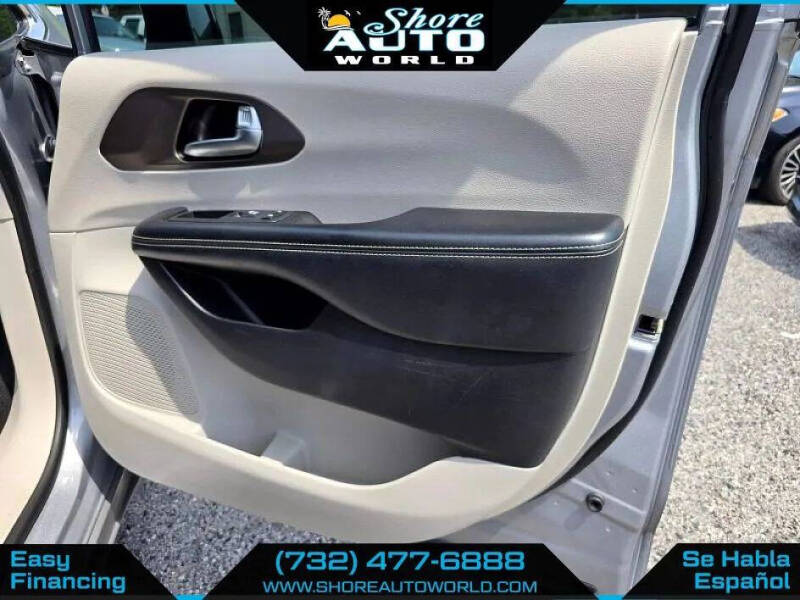 2020 Chrysler Voyager LXi