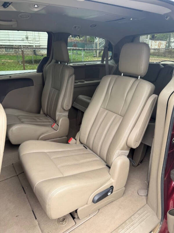 2015 Chrysler Town and Country Touring-L