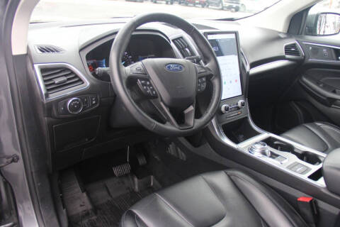 2022 Ford Edge Titanium