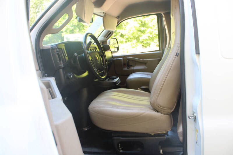 2022 Chevrolet Express 2500